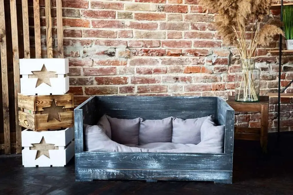 Hundebett aus Holz
