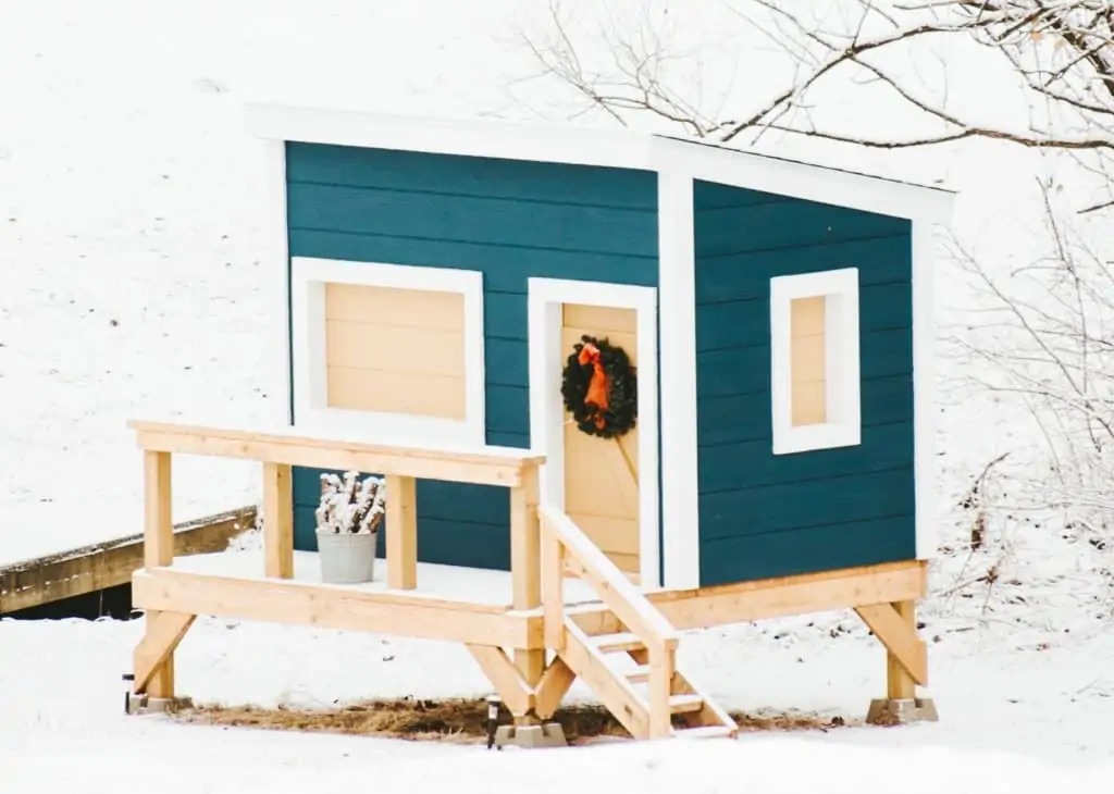 Hundehütte mit Terrasse