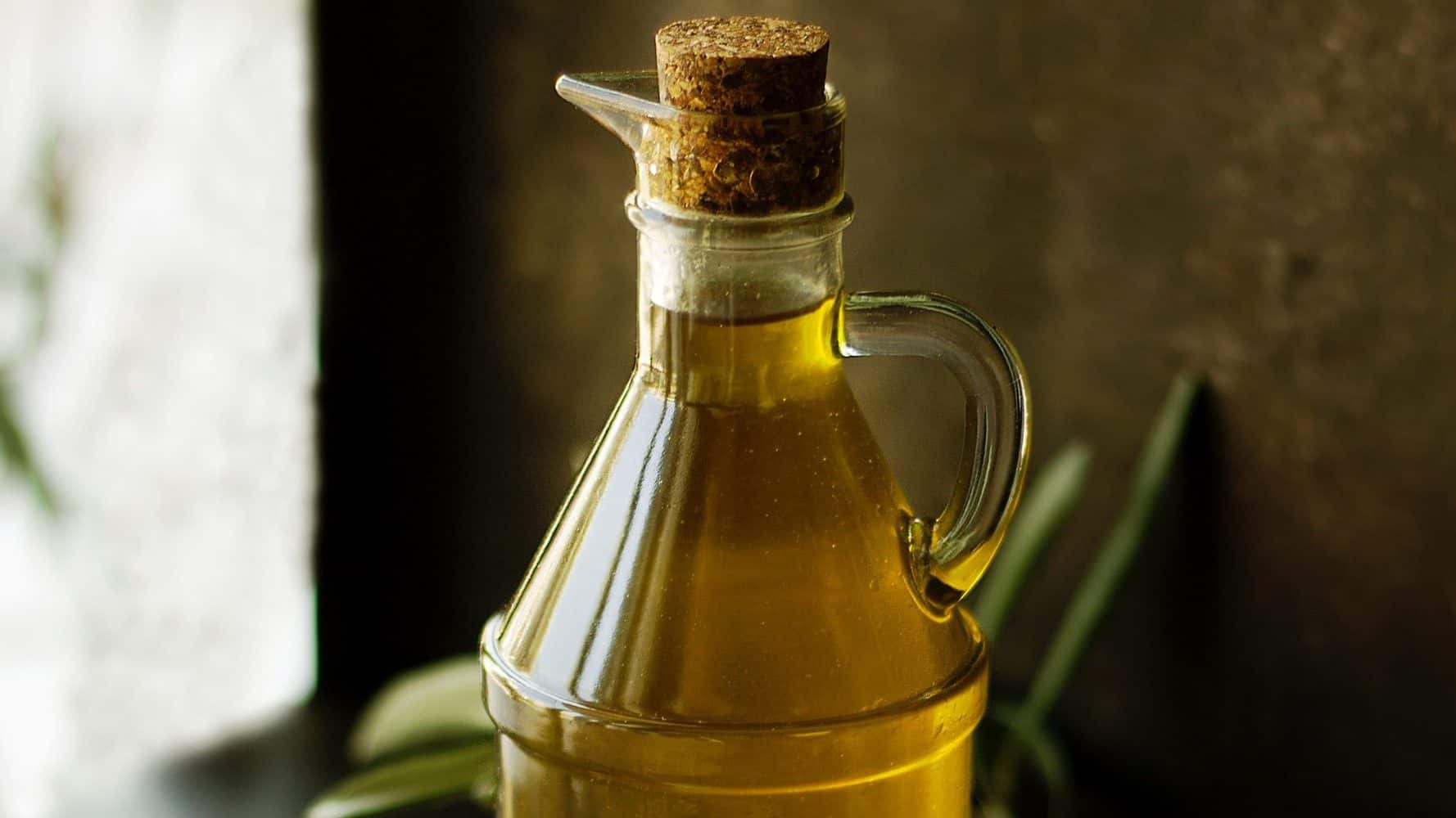 Olivenöl in Flasche