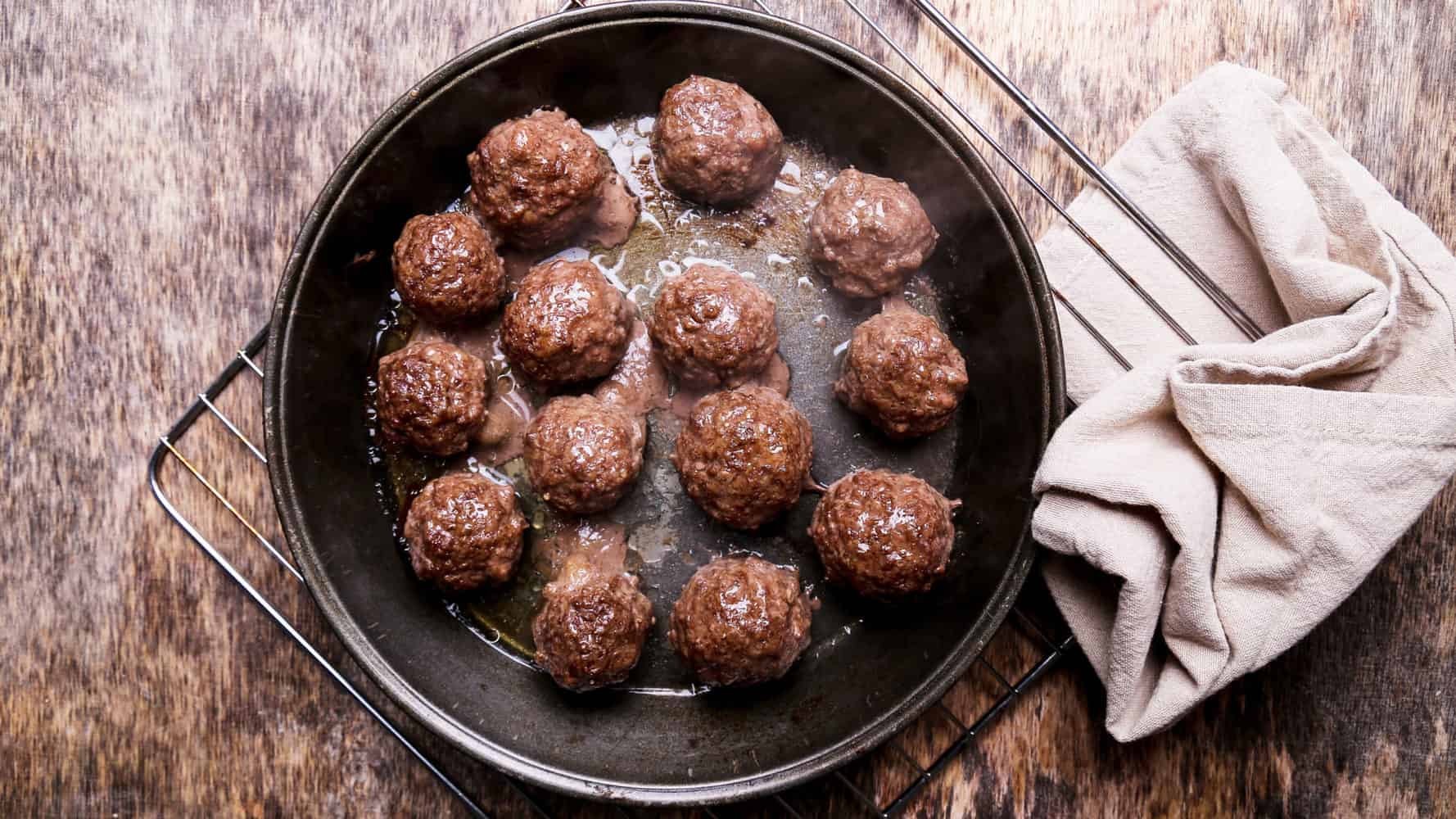 Dürfen Hunde Hackfleisch essen? Ein Profi klärt auf! [2023]