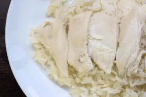 Zubereitung von Hähnchen mit Reis für Hunde