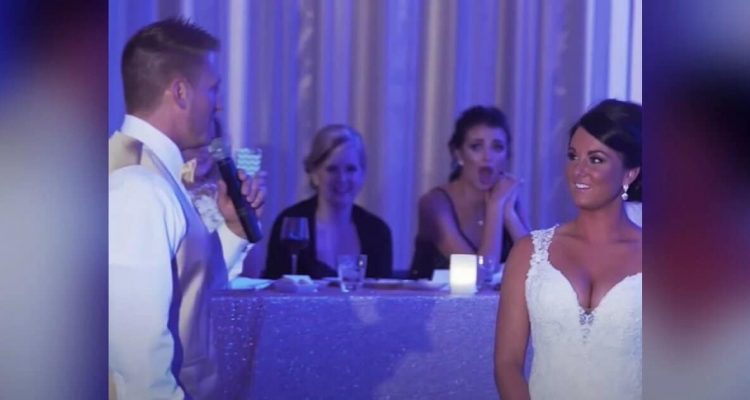 Bräutigam überrascht Braut auf Hochzeit mit einem Welpen - Ihre Reaktion ist einfach zum Totlachen